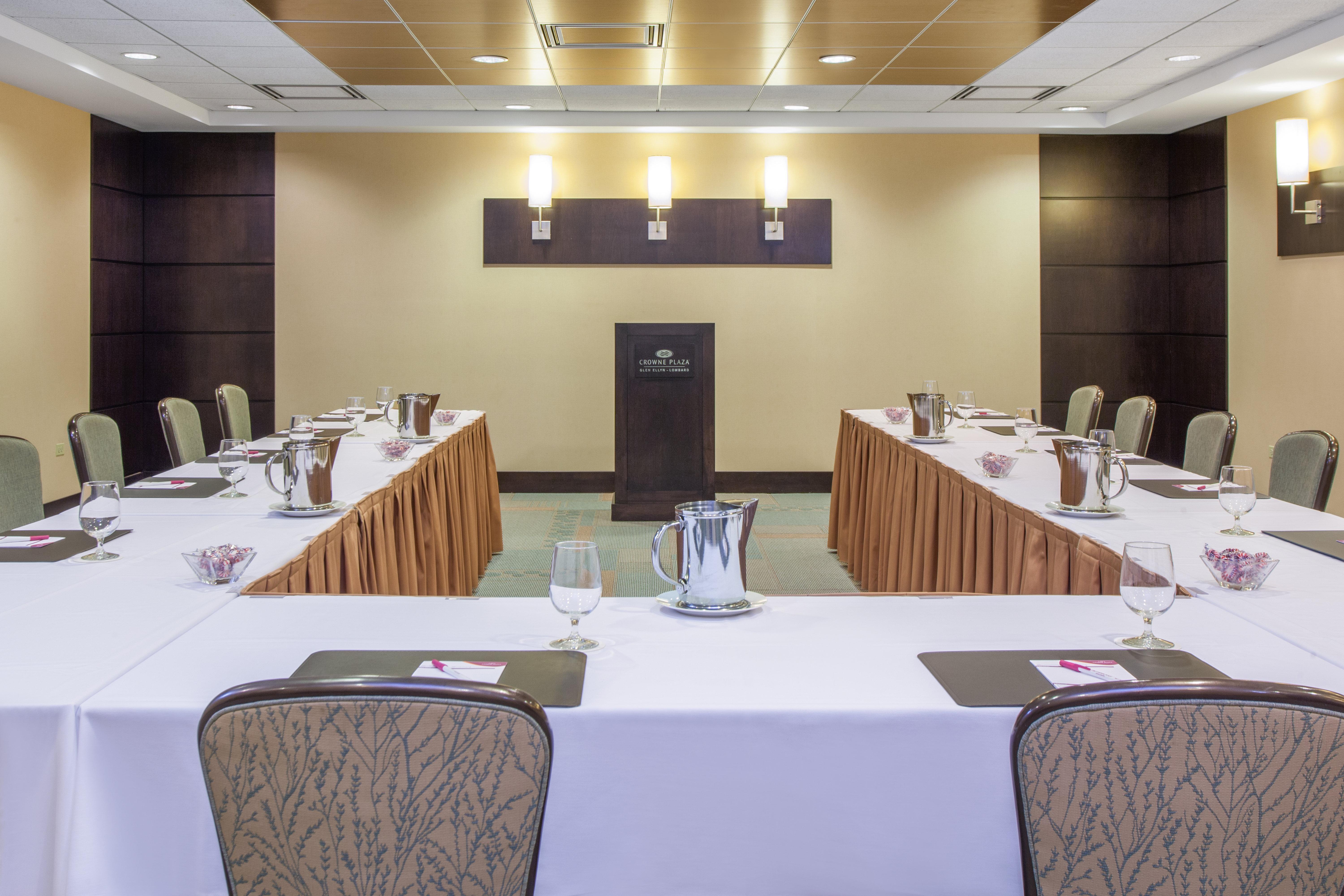Crowne Plaza Hotel Glen Ellyn/Lombard By Ihg Exterior photo