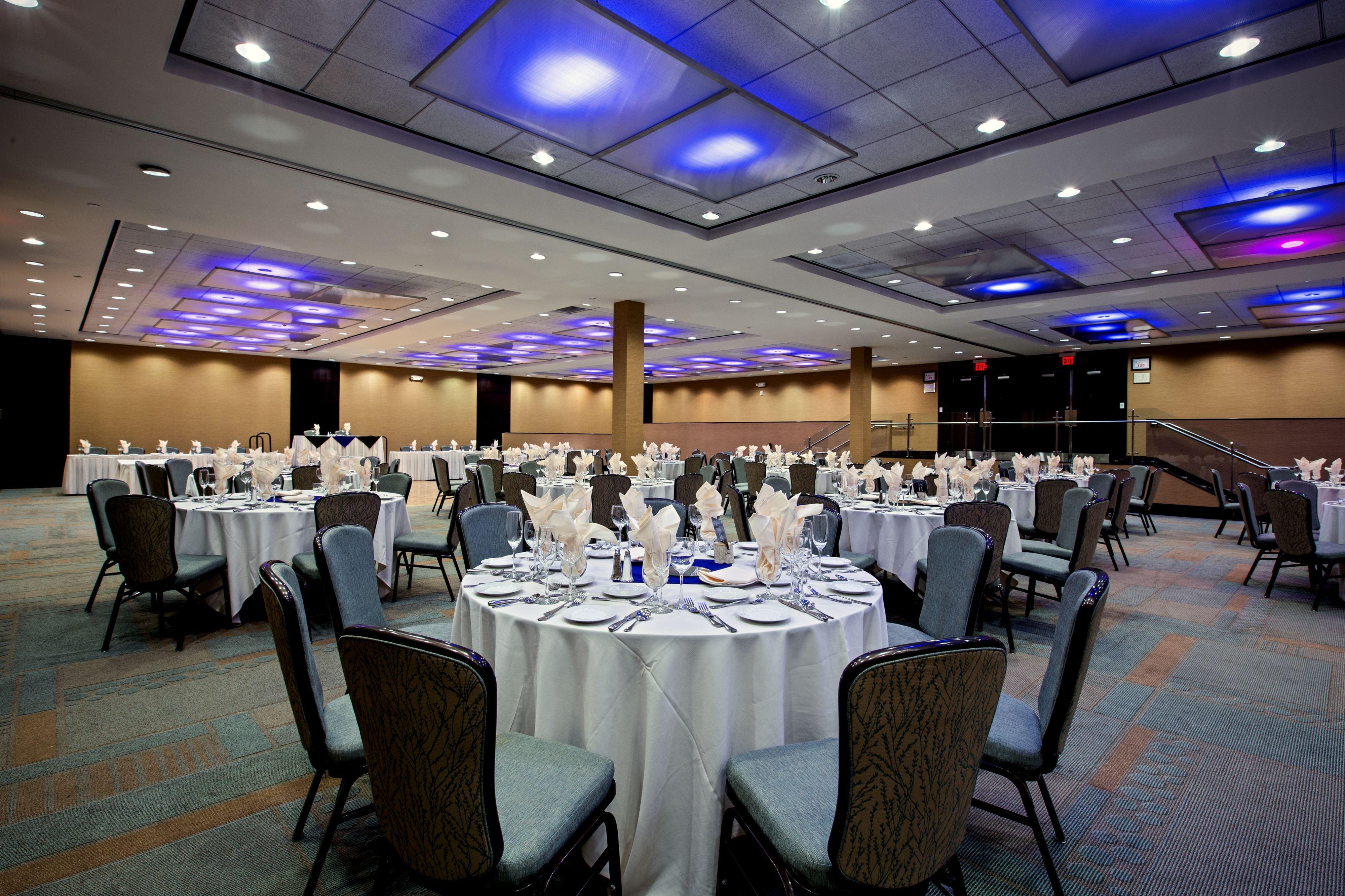 Crowne Plaza Hotel Glen Ellyn/Lombard By Ihg Exterior photo